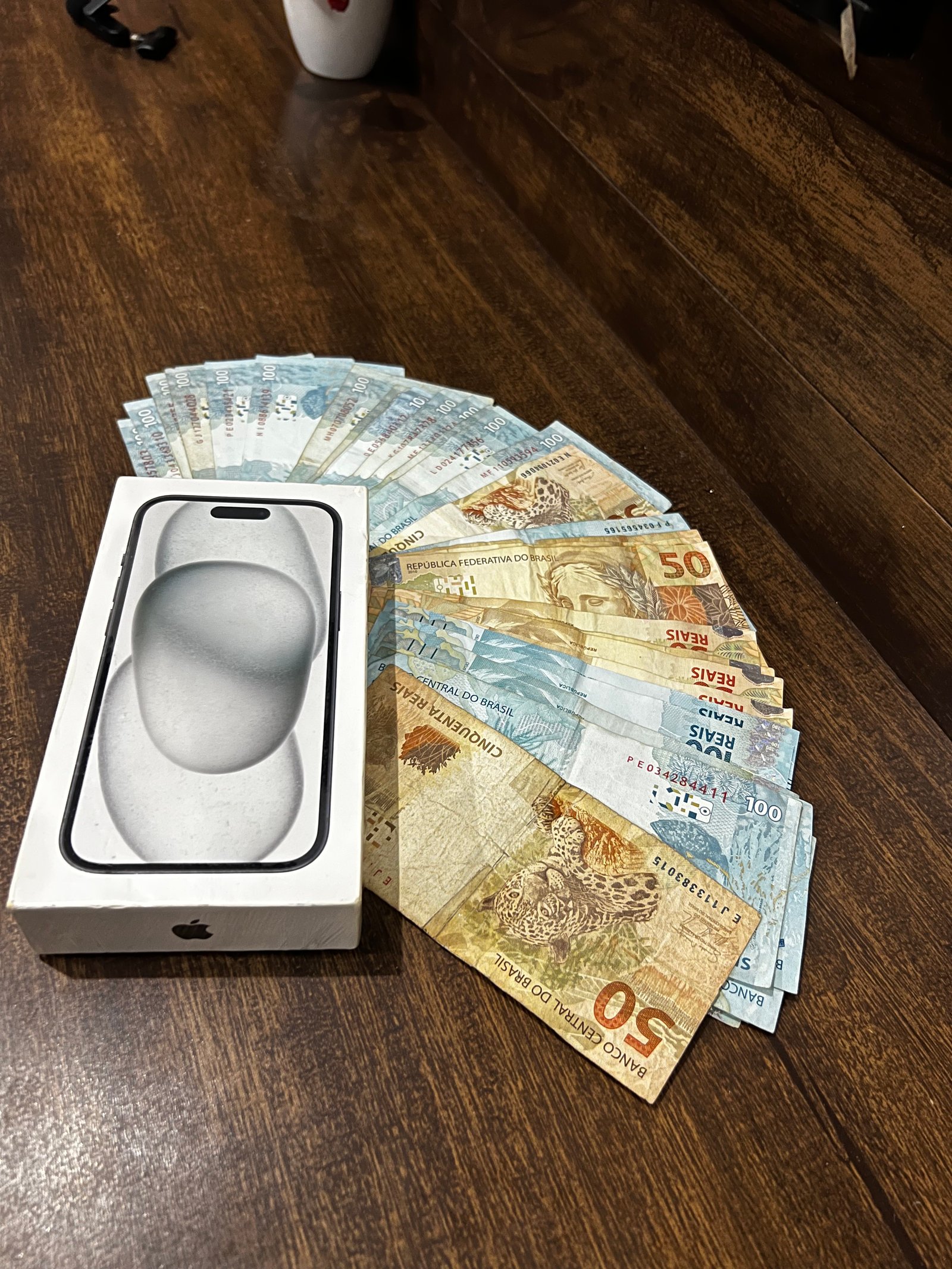 IPHONE 15 128GB LACRADO OU 2 SALÁRIOS MÍNIMOS NA SUA CONTA 