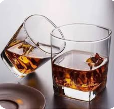 2 UN _COPO DE TOMAR WHISKY 
